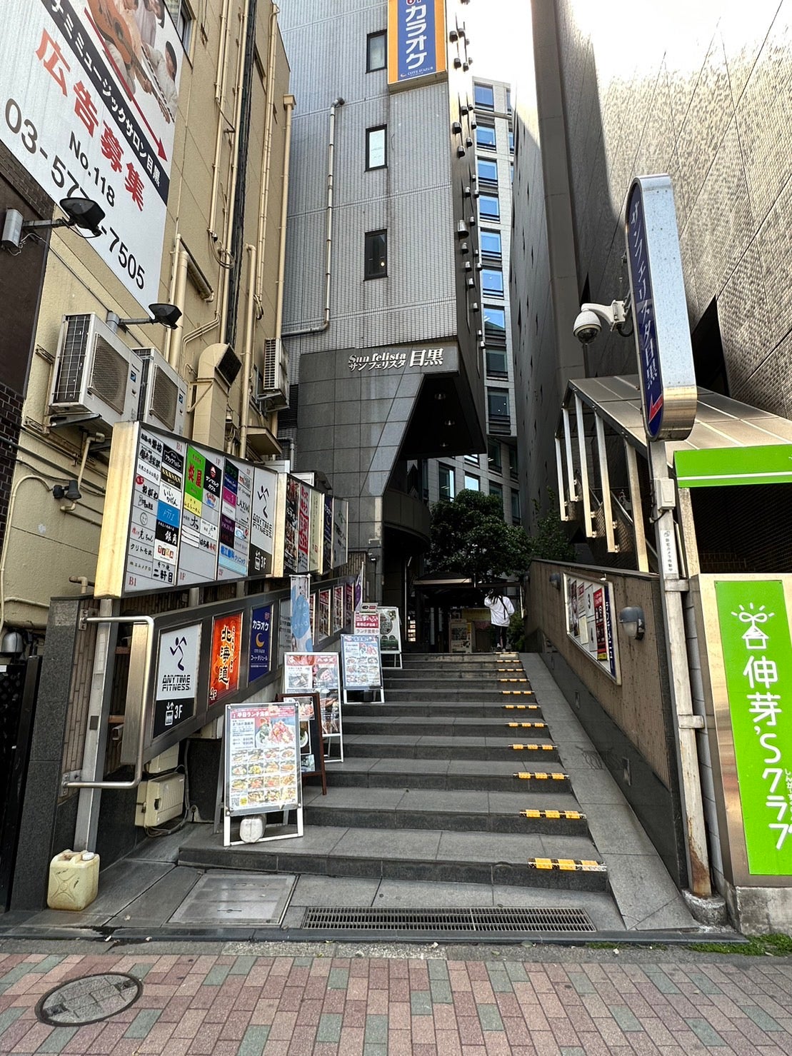 カラオケバー店主 こんにちは！ カラオケバーのBooBarです！ 先週もありがとうご